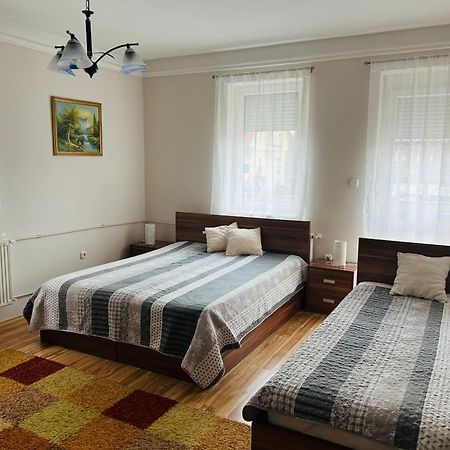 Huerkecz Apartmanhaz เฮวิซ ภายนอก รูปภาพ