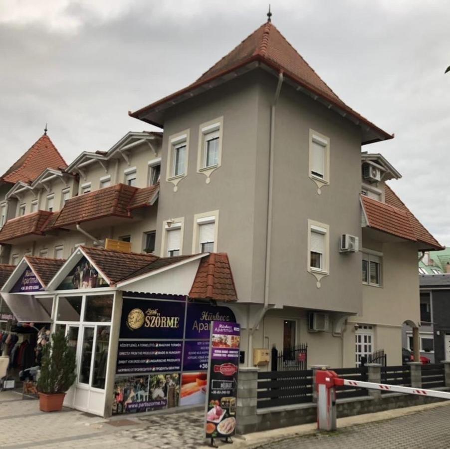 Huerkecz Apartmanhaz เฮวิซ ภายนอก รูปภาพ
