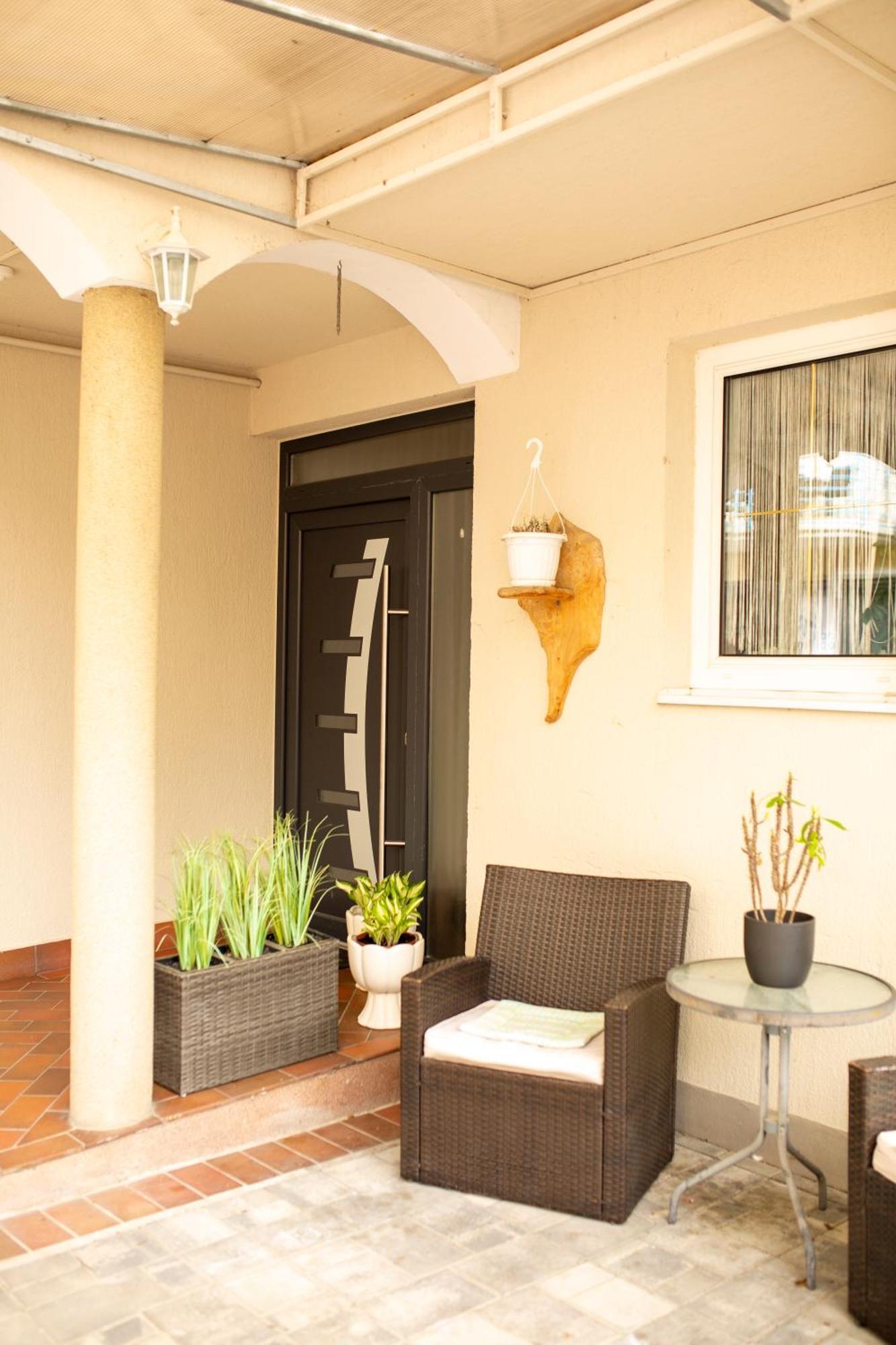 Huerkecz Apartmanhaz เฮวิซ ภายนอก รูปภาพ