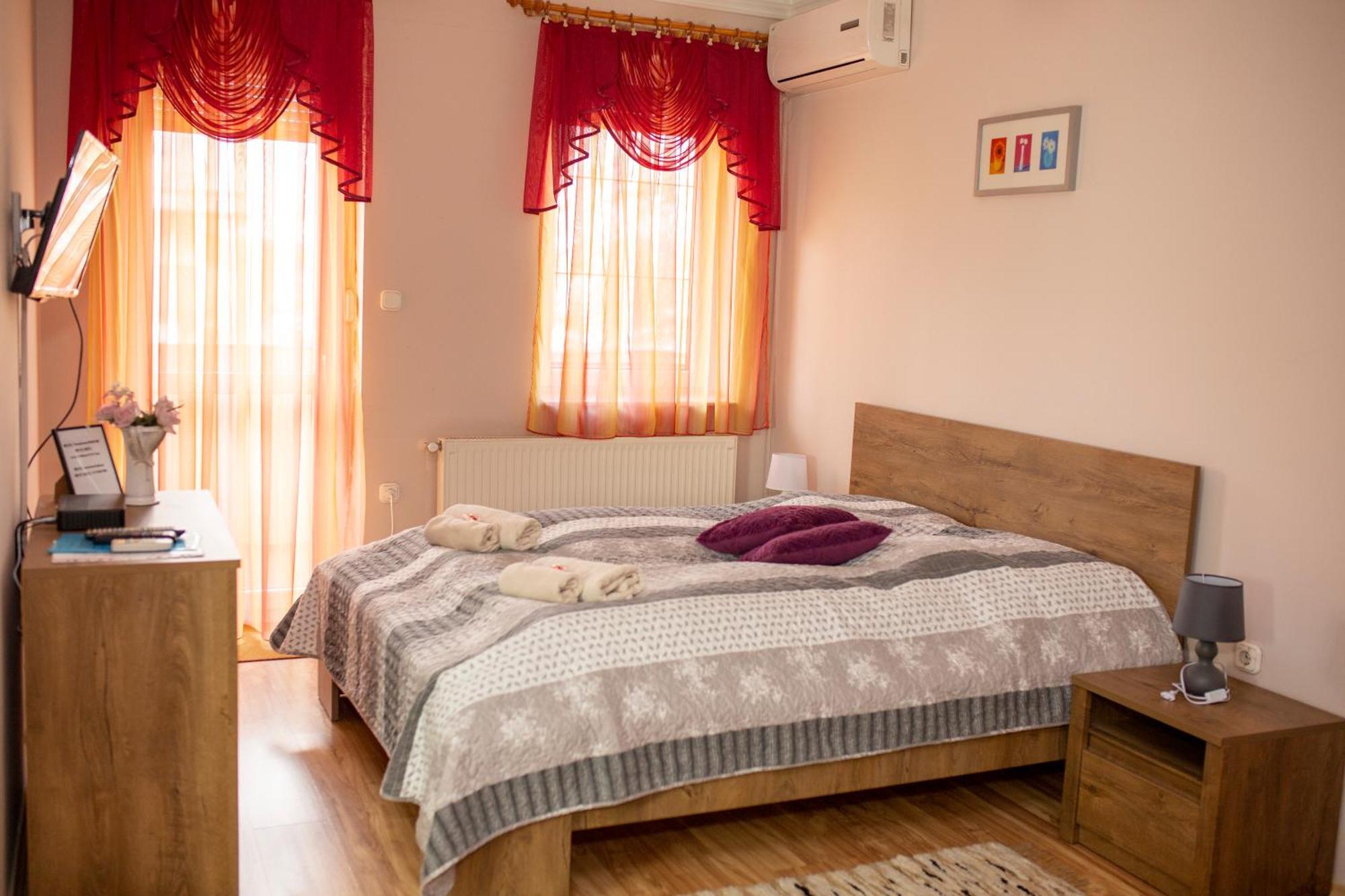 Huerkecz Apartmanhaz เฮวิซ ภายนอก รูปภาพ