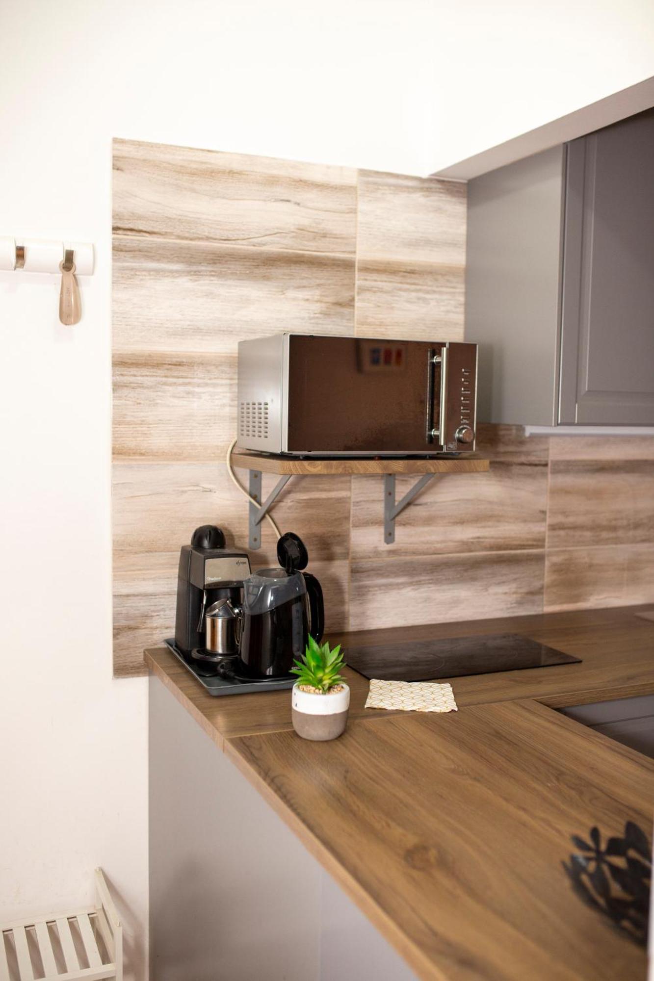 Huerkecz Apartmanhaz เฮวิซ ภายนอก รูปภาพ