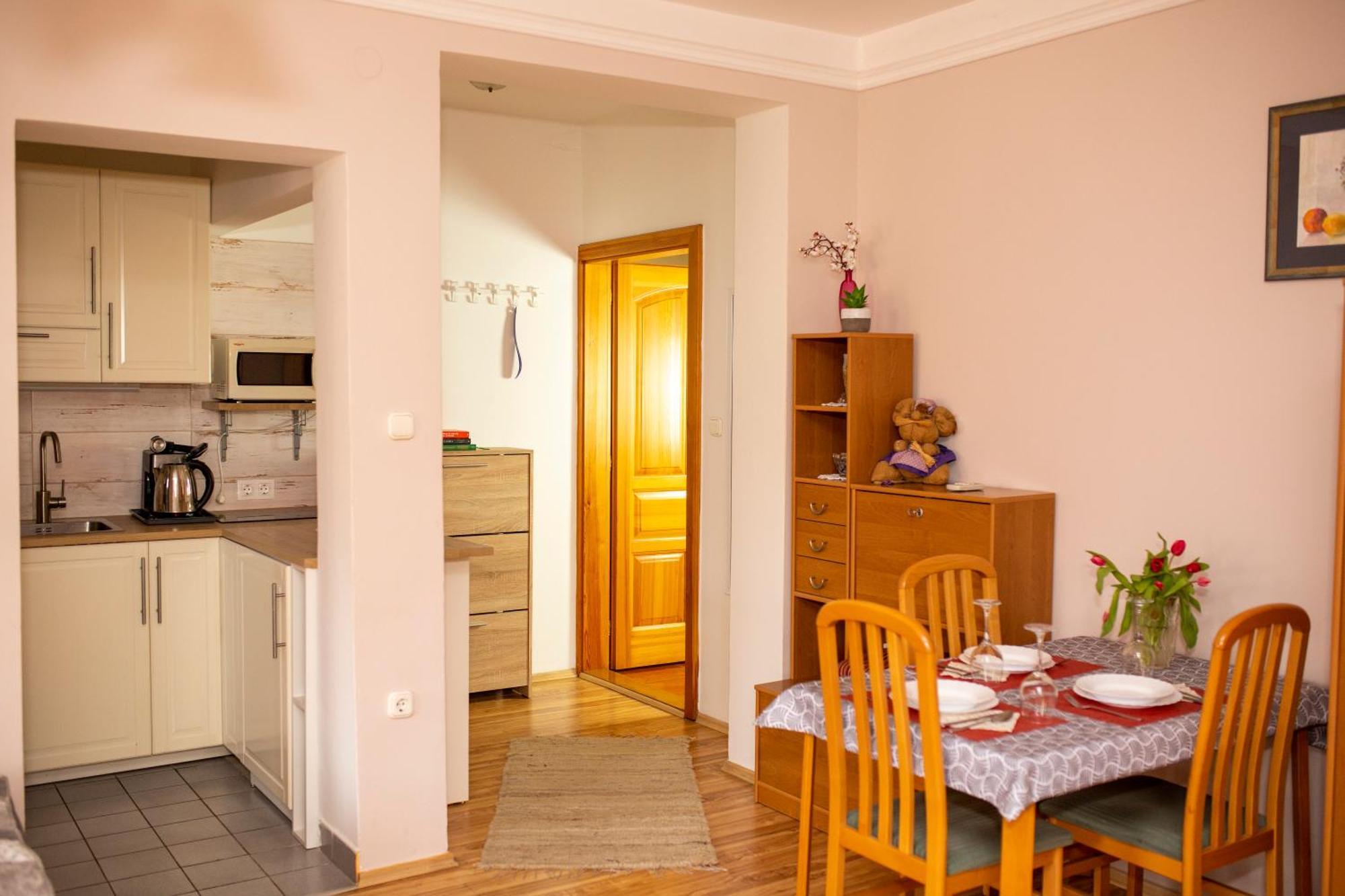 Huerkecz Apartmanhaz เฮวิซ ภายนอก รูปภาพ