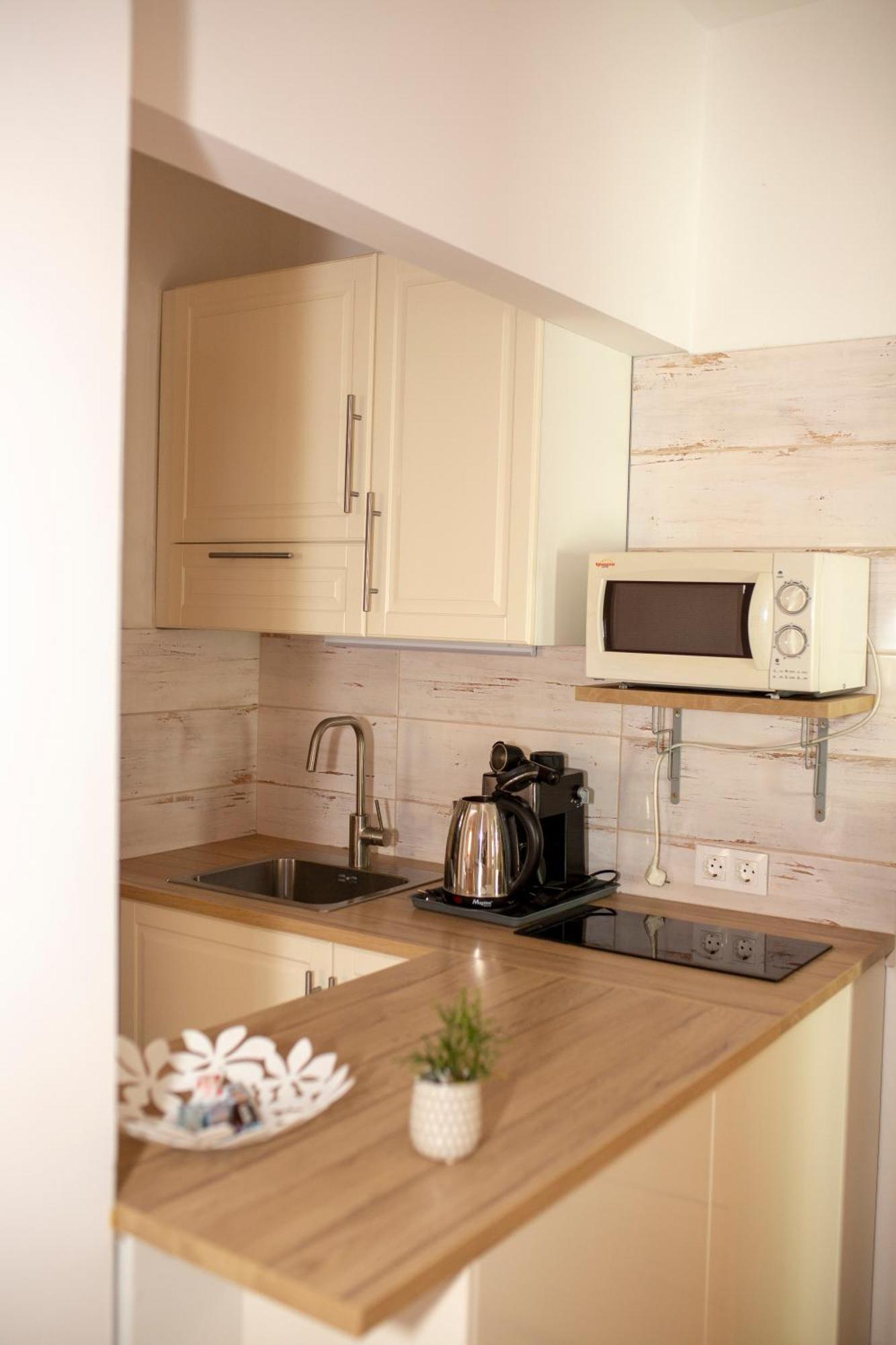 Huerkecz Apartmanhaz เฮวิซ ภายนอก รูปภาพ