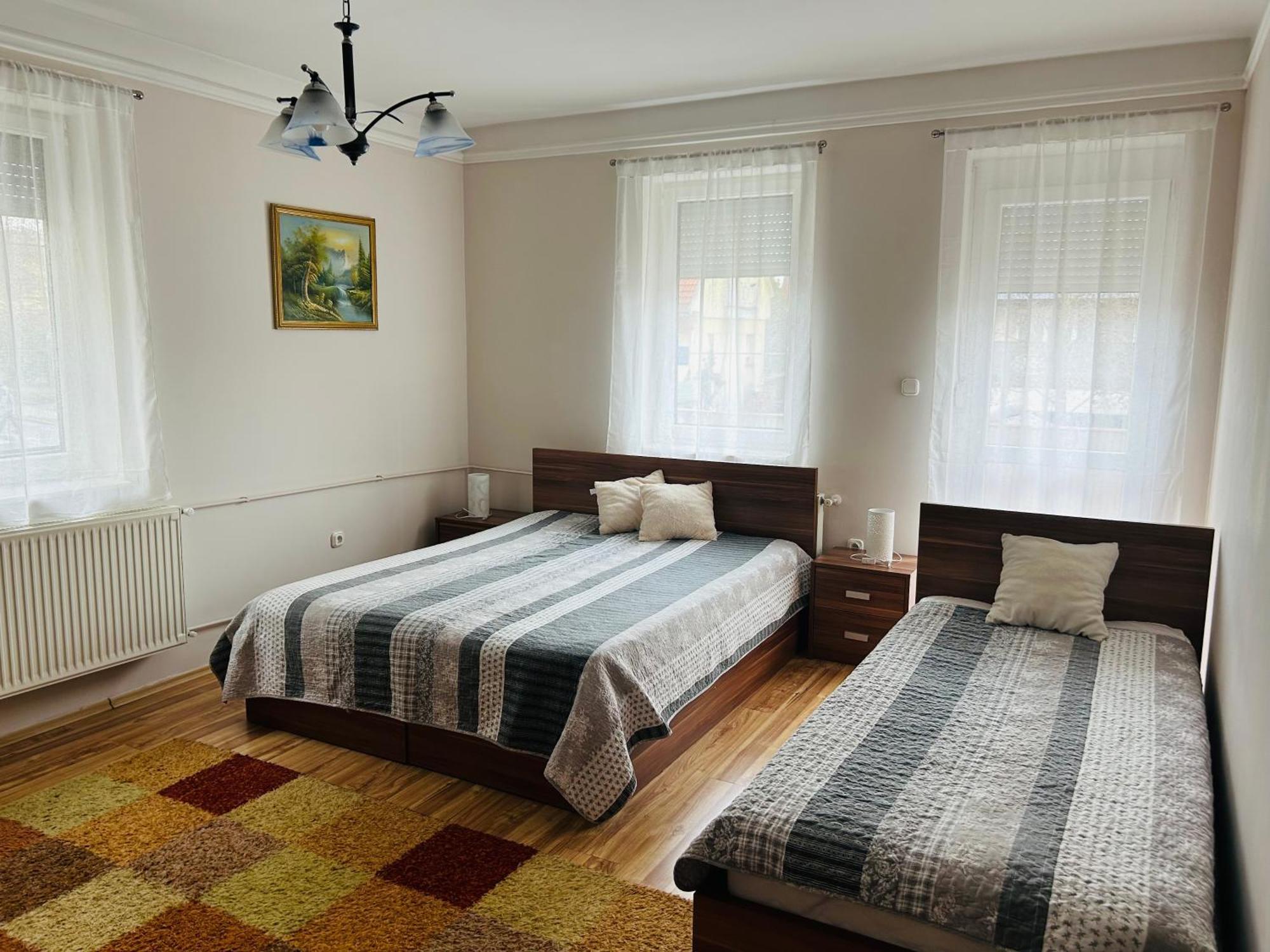 Huerkecz Apartmanhaz เฮวิซ ภายนอก รูปภาพ