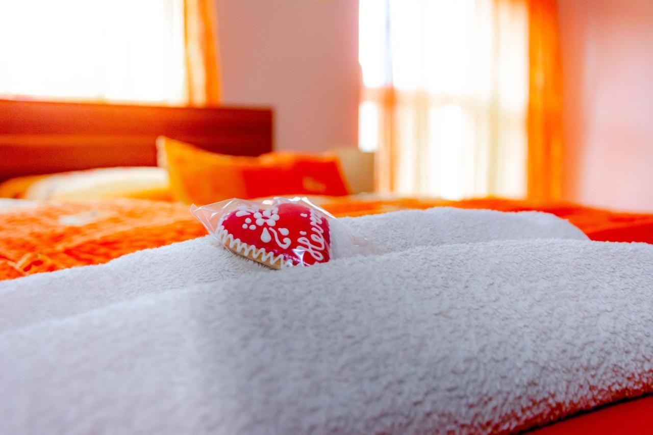 Huerkecz Apartmanhaz เฮวิซ ภายนอก รูปภาพ