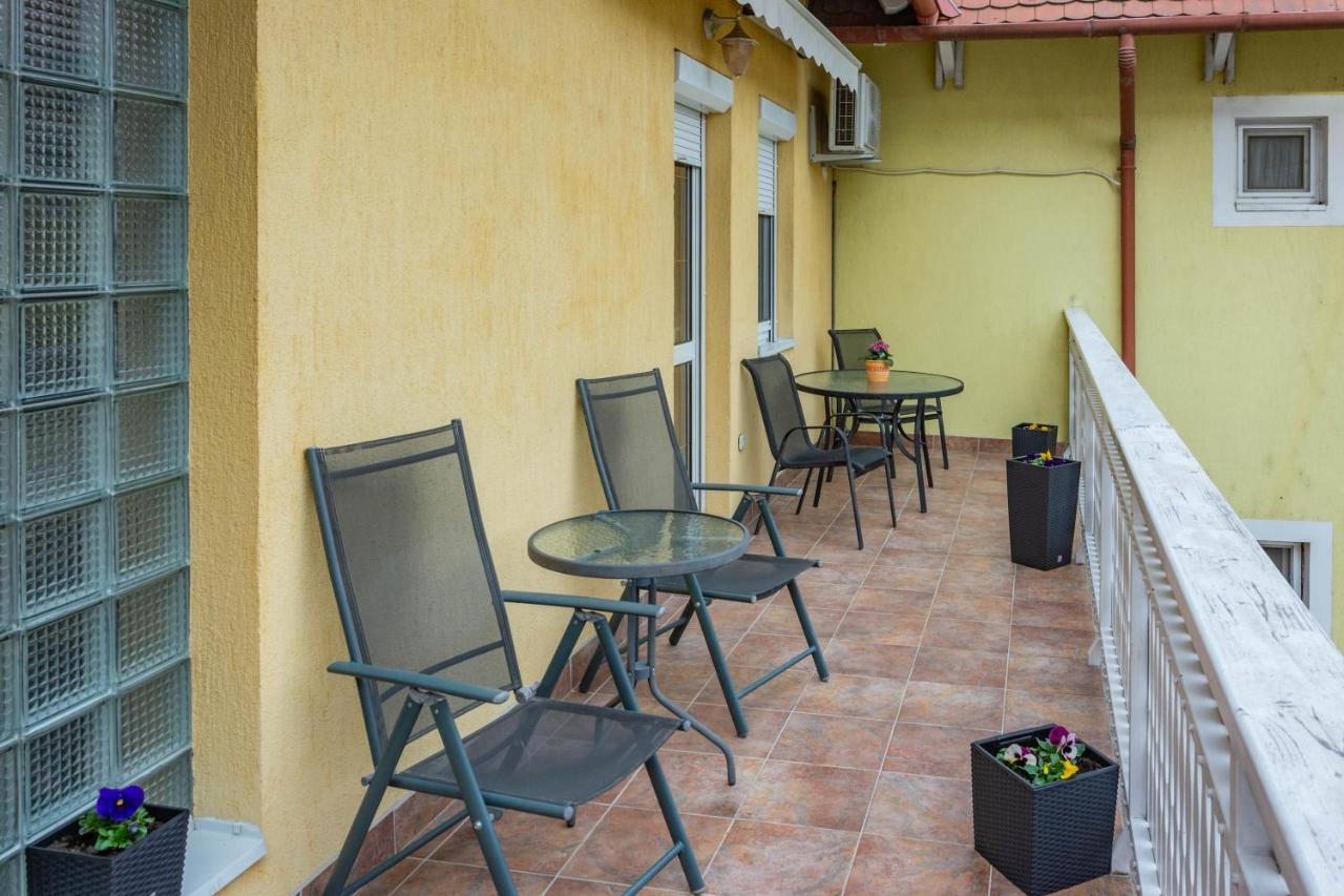 Huerkecz Apartmanhaz เฮวิซ ภายนอก รูปภาพ