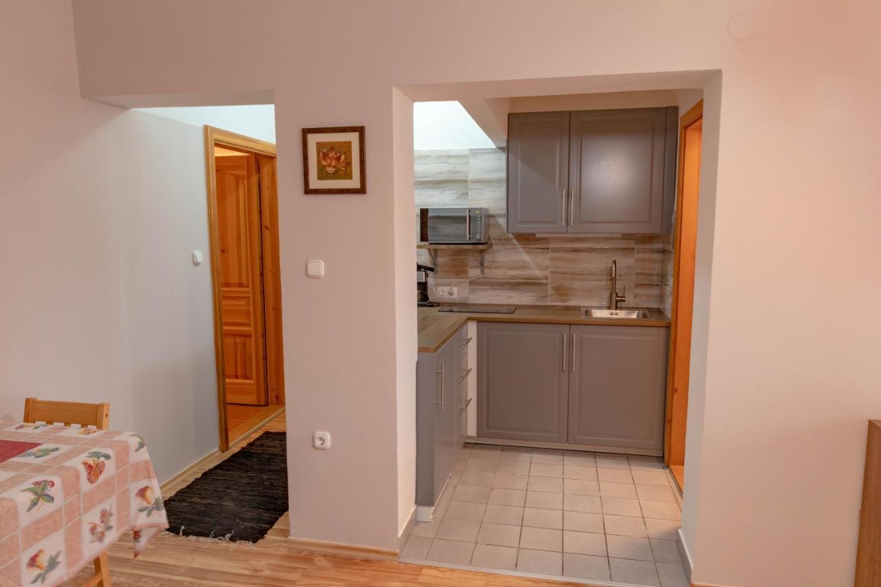 Huerkecz Apartmanhaz เฮวิซ ภายนอก รูปภาพ
