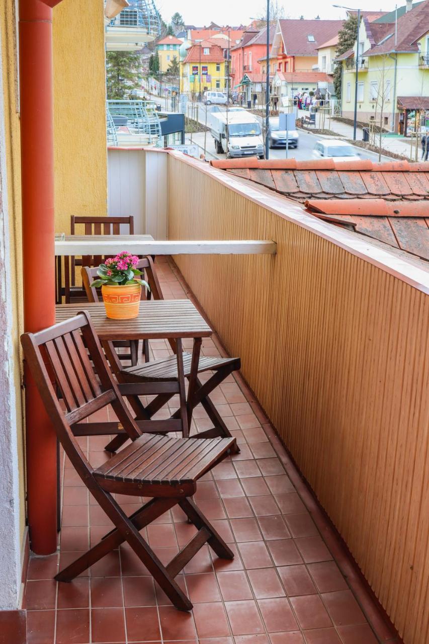 Huerkecz Apartmanhaz เฮวิซ ภายนอก รูปภาพ